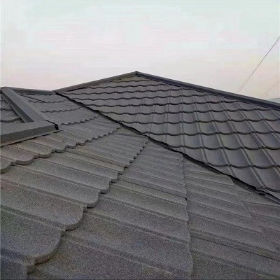 0.3mmのとらわれのタイル色の石の上塗を施してある金属の電流を通された波形シートを屋根瓦