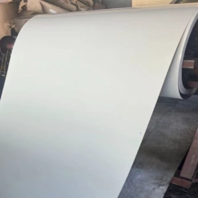 幅 600-1250mm 亜鉛コーティング 40-275g プリペイント ガルバリューム 鋼コイル 建設用材料