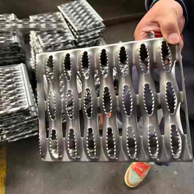304 Stainless Steel Crocodile Mouth Anti Slip Perforated Plate for Industrial Walkway