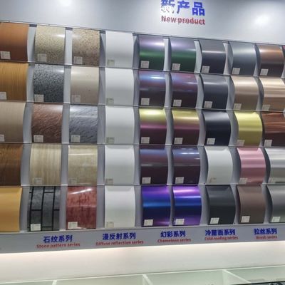 白い色は電流を通された鋼鉄コイルの電子機器に塗った