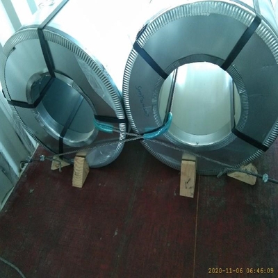 冷間圧延された自浄式PPGIの鋼鉄コイルは上塗を施してあるに電流を通した