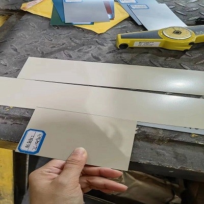 0.3mm Ralは壁および屋根ふきのための上塗を施してある鋼鉄コイルを着色する