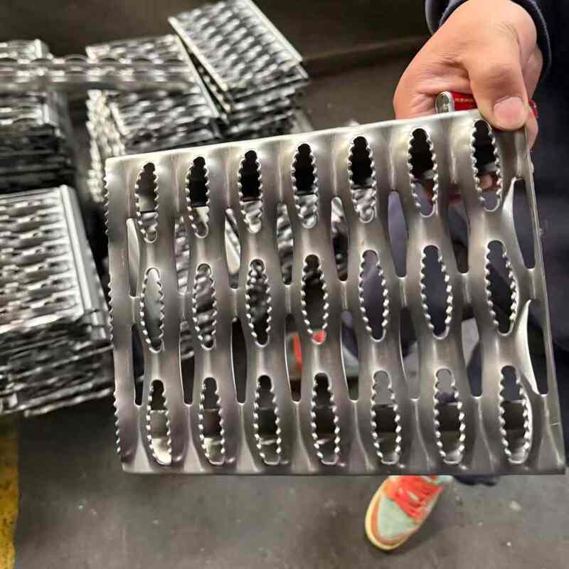 304 Stainless Steel Crocodile Mouth Anti Slip Perforated Plate for Industrial Walkway