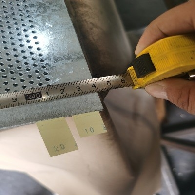 構造のための上塗を施してあるアルミニウム穴があいた金属板10mm - 2500mm